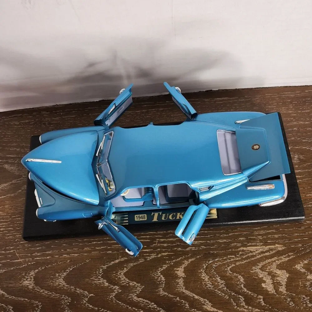 Road Legends 1948 Aqua Blue Tucker 1:18 Diecast Car # 92268 With Box and Stand